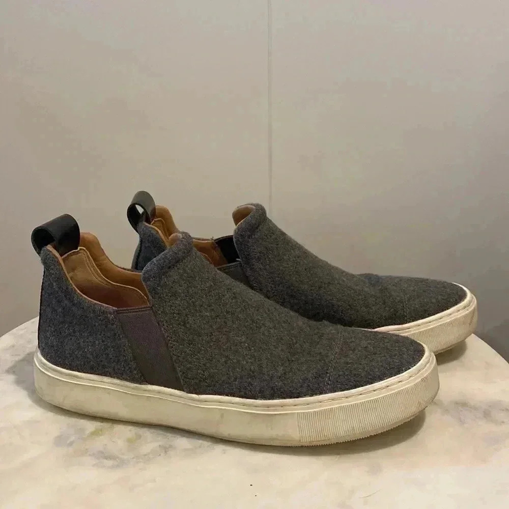 Vince men’s gray high top slip on sneakers size 7​​